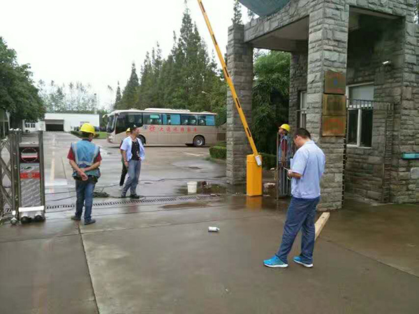 藍(lán)牙系統(tǒng)開門道閘