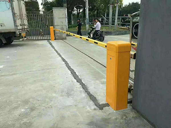 藍(lán)牙系統(tǒng)開門道閘