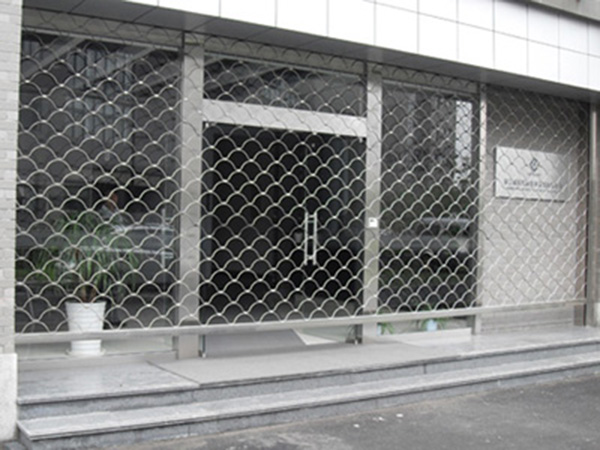 電動(dòng)網(wǎng)型卷簾門