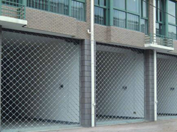 電動(dòng)網(wǎng)型卷簾門